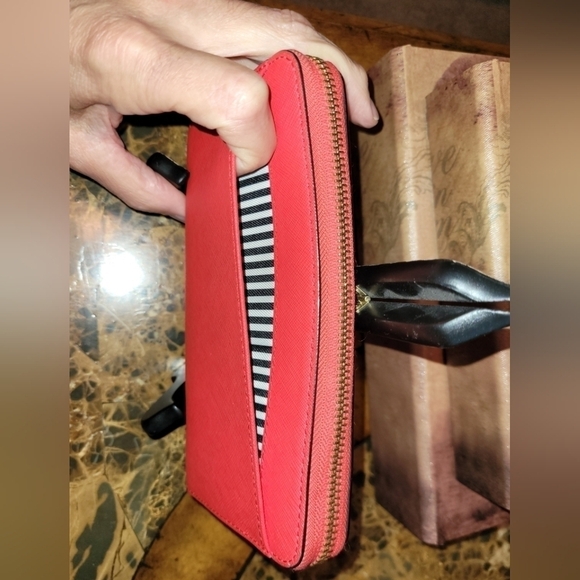 Kate Spade long zip around wallet - Picture 6 of 9